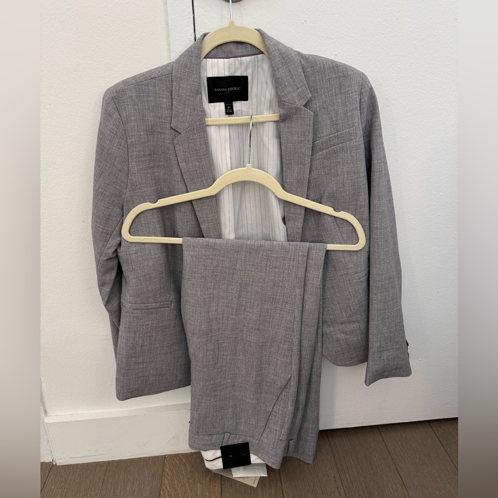 Banana Republic Grey Suit - Blazer / NWT Logan Trouser 8Petite